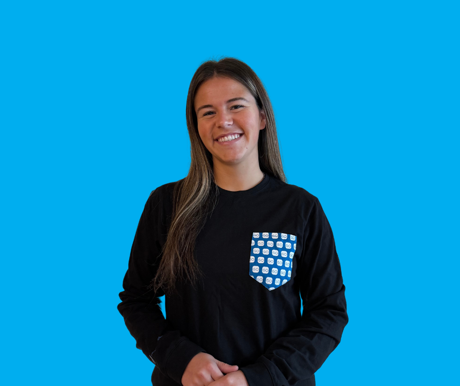 justine adulte fond bleu